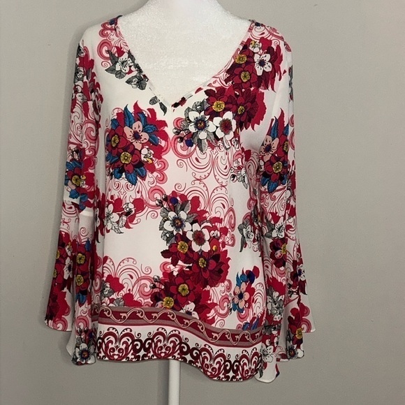 Violet + Claire Floral Boho Deep V-Neck Top Size Small - Picture 1 of 8